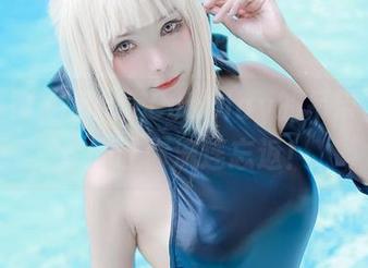 免费解锁Kitkat Cosplay的吊带美图，保证让你流连忘返！